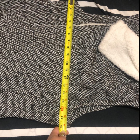 💙 𝟻/$𝟸𝟻 💙 Active USA Jacket with no sleeves - Picture 11 of 12